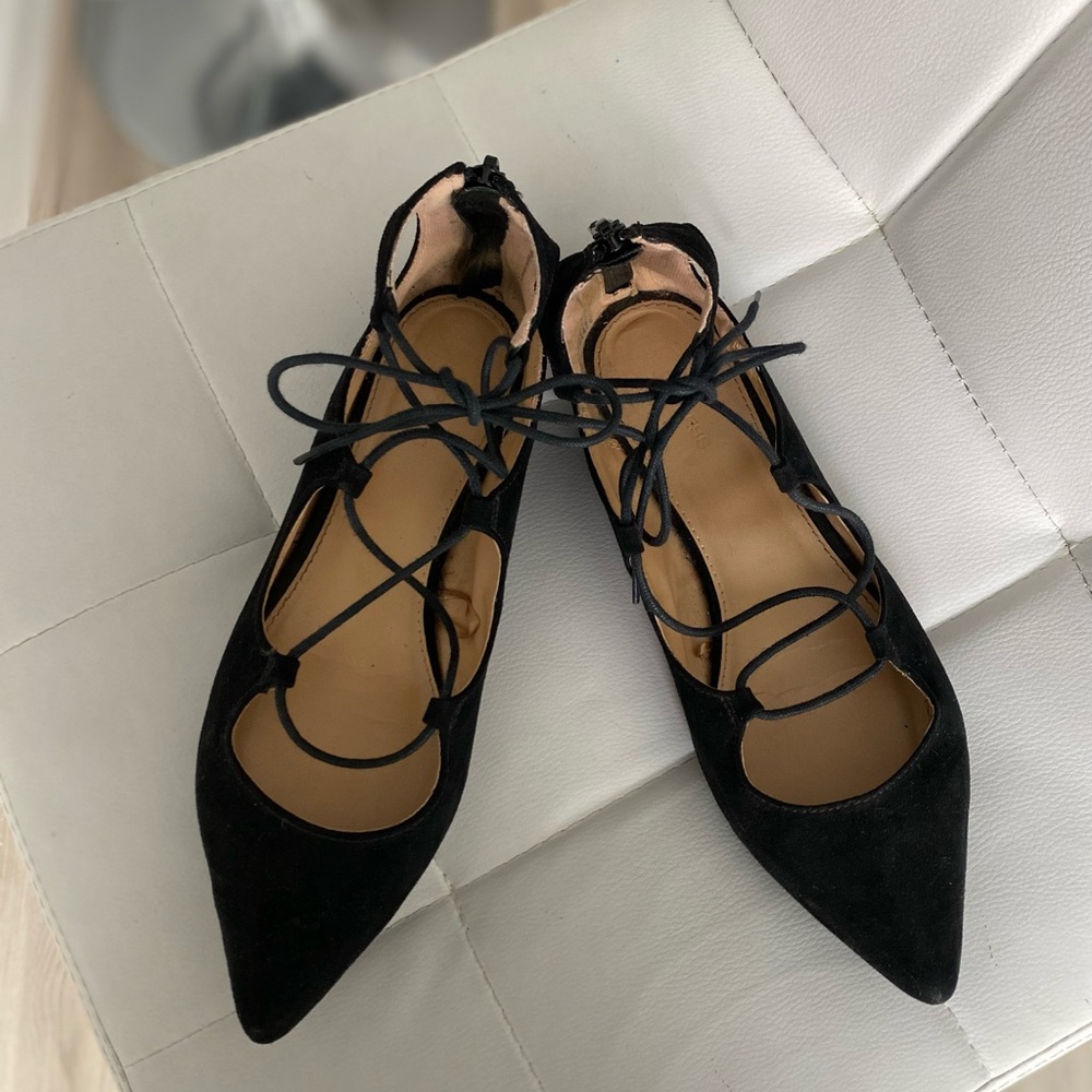 Ballerina pointed toe flats with straps.